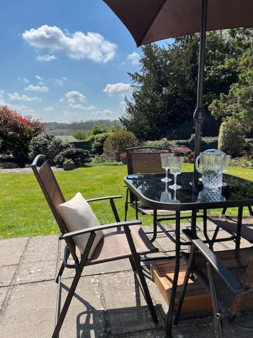 A Spacious Hidden Gem With Hot Tub, Lovely Garden & Views Kington  Exterior foto