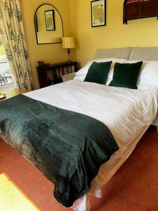 A Spacious Hidden Gem With Hot Tub, Lovely Garden & Views Kington  Exterior foto